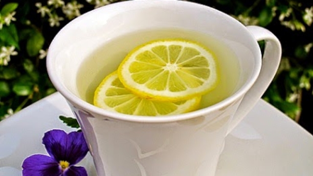 Never-Get-Sick-Again-by-Drinking-Lemon-Early-in-the-Morning