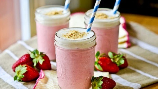 Strawberry-Coconut-Weight-Loss-Smoothie