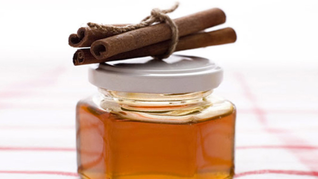 Lacombinaisonmagiquedemieletlacannelle