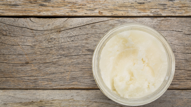 bocalenverred2527huiledecuissondenoixdecocosurlatabledeboisgrunge252Cvuededessus