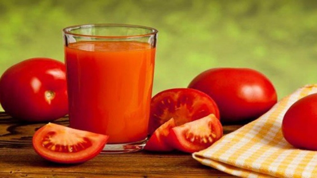 CettefemmebutunverredejusdetomateChaquejourpendant2moisLer25C325A9sultatest25C325A9tonnant